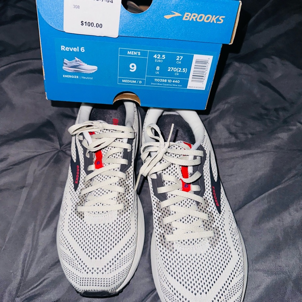 Brooks Athletic Shoe - Picture 2 of 4